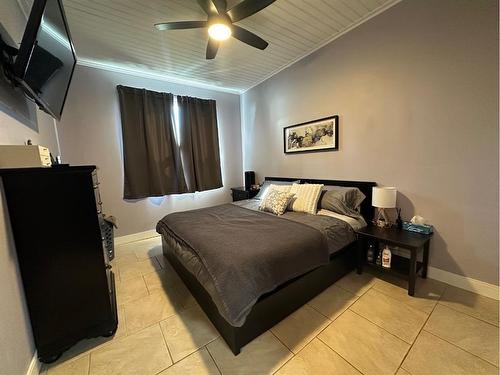 307 6 Avenue South, Three Hills, AB - Indoor Photo Showing Bedroom