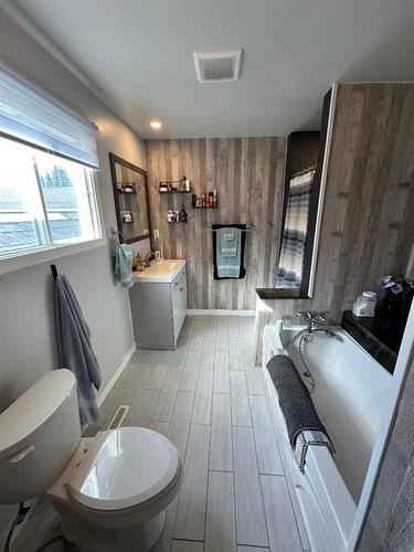 307 6 Avenue South, Three Hills, AB - Indoor Photo Showing Bathroom