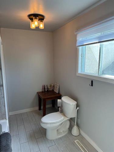 307 6 Avenue South, Three Hills, AB - Indoor Photo Showing Bathroom