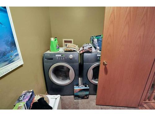 5 Wildrose Drive, Sylvan Lake, AB - Indoor Photo Showing Laundry Room