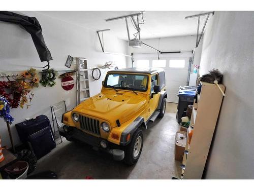 5 Wildrose Drive, Sylvan Lake, AB - Indoor Photo Showing Garage