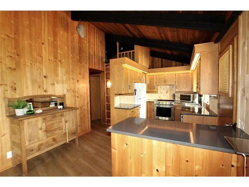 691 Fox Crescent, Sunbreaker Cove, AB - Indoor Photo Showing Kitchen