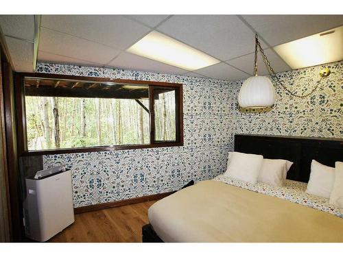 691 Fox Crescent, Sunbreaker Cove, AB - Indoor Photo Showing Bedroom