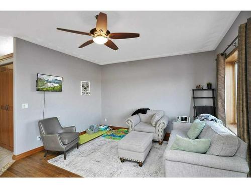 4908 52 Avenue, Rural Red Deer County, AB - Indoor Photo Showing Living Room