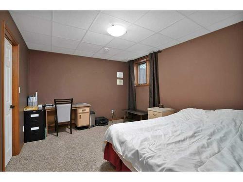 4908 52 Avenue, Rural Red Deer County, AB - Indoor Photo Showing Bedroom