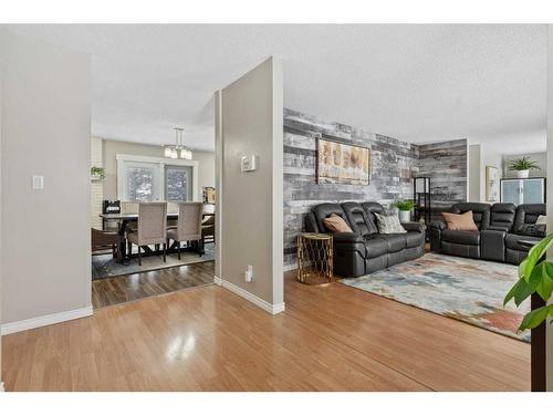 19429 Highway 13, Rural Camrose County, AB - Indoor Photo Showing Living Room