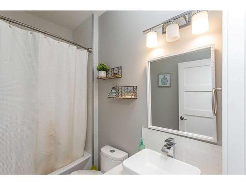 633 Bridgeview Road, Rural Ponoka County, AB - Indoor Photo Showing Bathroom