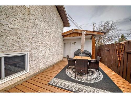 5706 45 Avenue, Lacombe, AB - Outdoor With Exterior