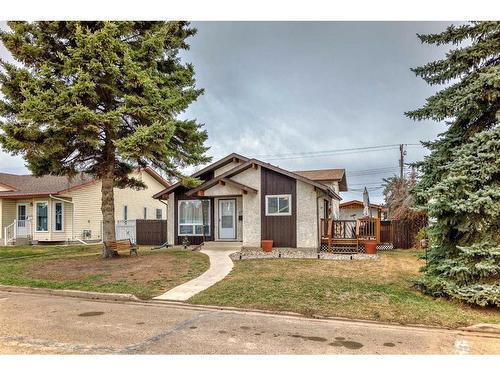 5706 45 Avenue, Lacombe, AB - Outdoor With Facade
