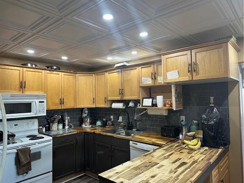 21057 Township Road 454, Rural Camrose County, AB - Indoor Photo Showing Kitchen With Double Sink