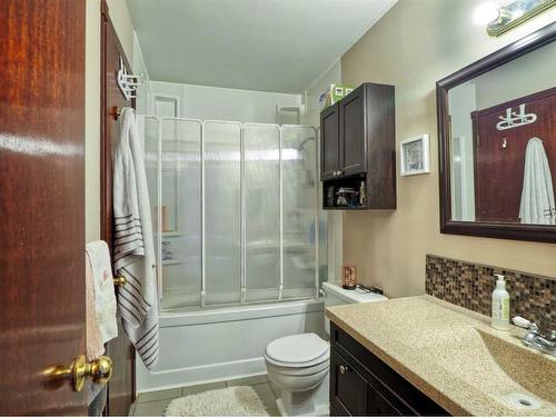 47 George Crescent, Red Deer, AB - Indoor Photo Showing Bathroom