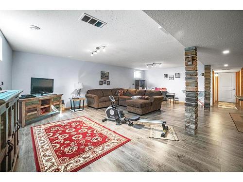 5928 28 Avenue, Camrose, AB - Indoor Photo Showing Living Room