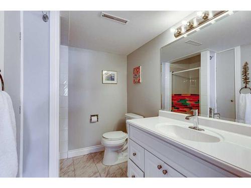 59 Springfield Avenue, Red Deer, AB - Indoor Photo Showing Bathroom