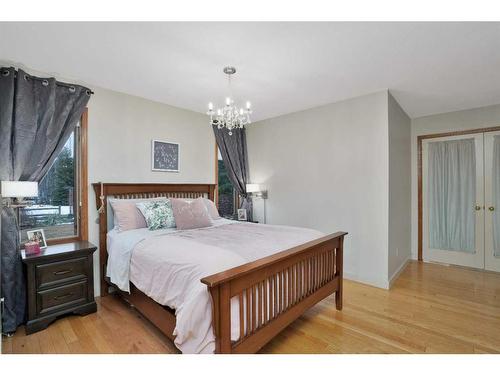 15 26540 Highway 11, Rural Red Deer County, AB - Indoor Photo Showing Bedroom