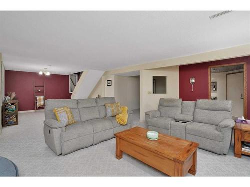 15 26540 Highway 11, Rural Red Deer County, AB - Indoor Photo Showing Living Room