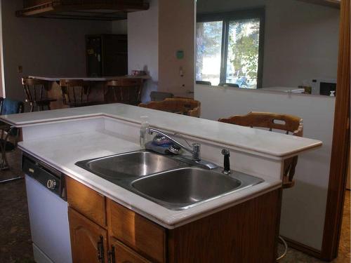 Twp Road 420 Road Ne, Rural Ponoka County, AB - Indoor Photo Showing Kitchen With Double Sink