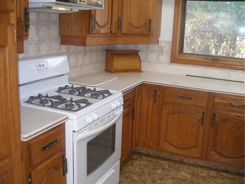 Twp Road 420 Road Ne, Rural Ponoka County, AB - Indoor Photo Showing Kitchen