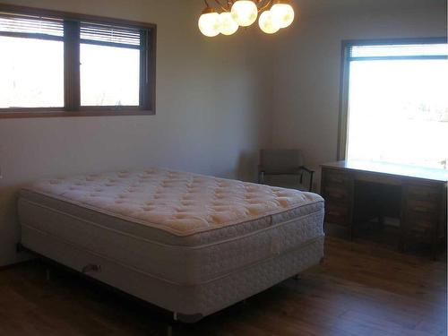 Twp Road 420 Road Ne, Rural Ponoka County, AB - Indoor Photo Showing Bedroom