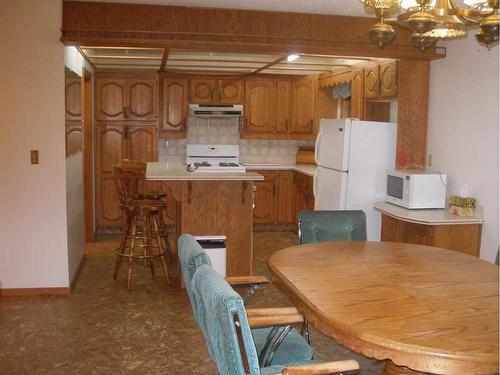 Twp Road 420 Road Ne, Rural Ponoka County, AB - Indoor Photo Showing Kitchen