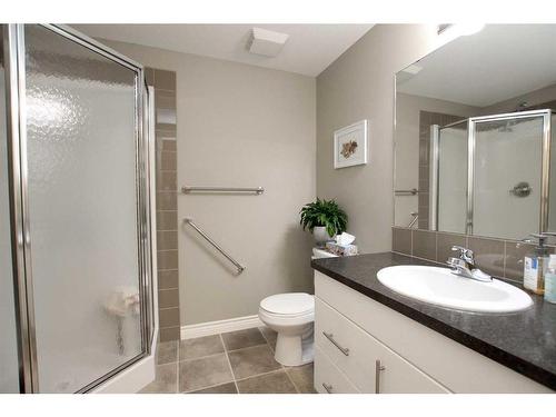 135-6 Michener Boulevard, Red Deer, AB - Indoor Photo Showing Bathroom