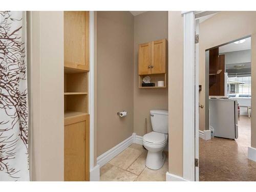 4938 49 Street, Sedgewick, AB - Indoor Photo Showing Bathroom