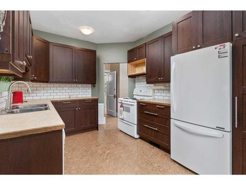 4938 49 Street, Sedgewick, AB - Indoor Photo Showing Kitchen With Double Sink