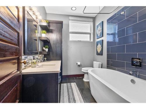 5718 50 Avenue, Lacombe, AB - Indoor Photo Showing Bathroom