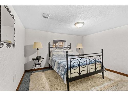 5718 50 Avenue, Lacombe, AB - Indoor Photo Showing Bedroom