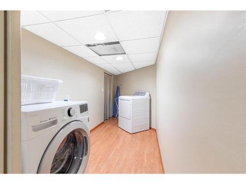 5718 50 Avenue, Lacombe, AB - Indoor Photo Showing Laundry Room
