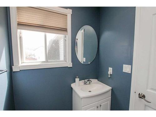 100 Good Crescent, Red Deer, AB - Indoor Photo Showing Bathroom