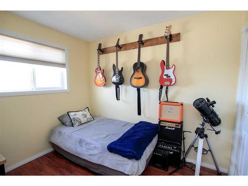 100 Good Crescent, Red Deer, AB - Indoor Photo Showing Bedroom
