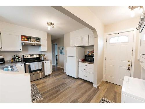 3705 50 Street, Red Deer, AB - Indoor Photo Showing Kitchen