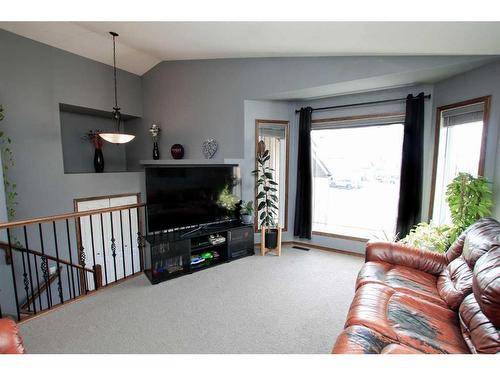 60 Isaacson Crescent, Red Deer, AB - Indoor Photo Showing Living Room