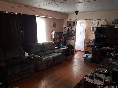 36258 Range Road 275, Rural Red Deer County, AB - Indoor Photo Showing Living Room