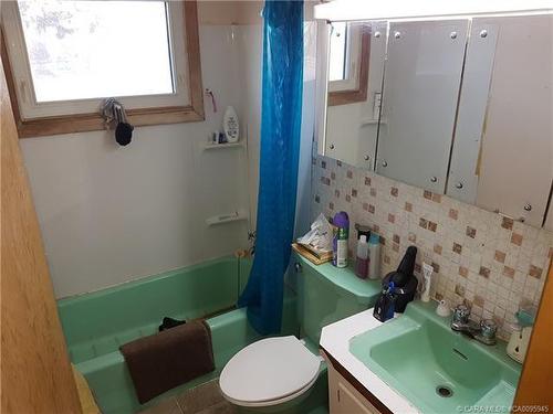 36258 Range Road 275, Rural Red Deer County, AB - Indoor Photo Showing Bathroom