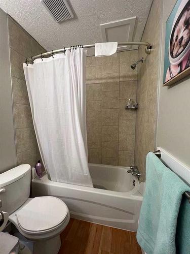 5904 51 Avenue, Red Deer, AB - Indoor Photo Showing Bathroom