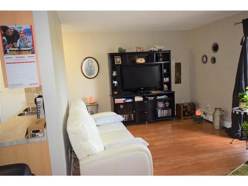 5904 51 Avenue, Red Deer, AB - Indoor Photo Showing Other Room