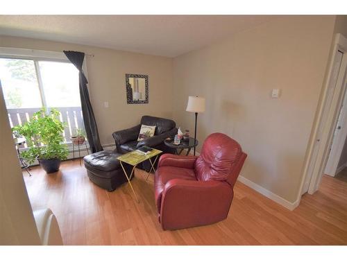 5904 51 Avenue, Red Deer, AB - Indoor Photo Showing Living Room