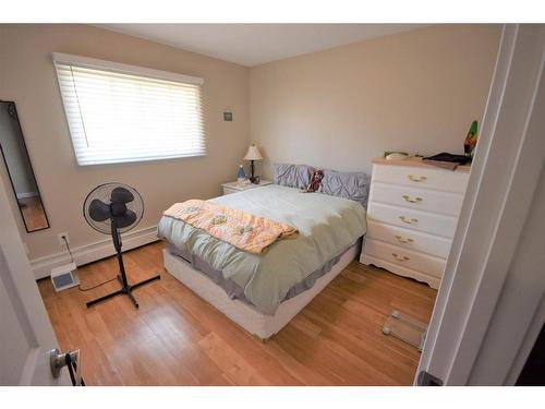 5904 51 Avenue, Red Deer, AB - Indoor Photo Showing Bedroom