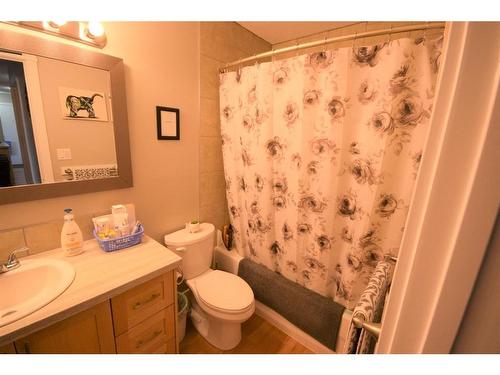 5904 51 Avenue, Red Deer, AB - Indoor Photo Showing Bathroom