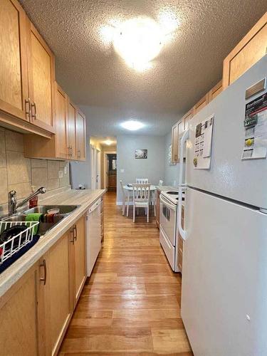 5904 51 Avenue, Red Deer, AB - Indoor Photo Showing Kitchen