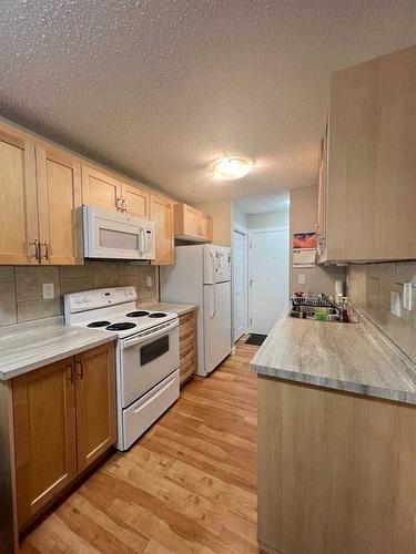 5904 51 Avenue, Red Deer, AB - Indoor Photo Showing Kitchen