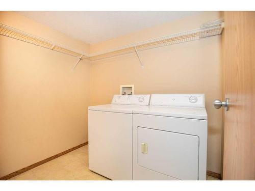 522-100 Jordan Parkway, Red Deer, AB - Indoor Photo Showing Laundry Room