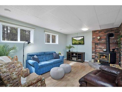 422045 Range Road 25, Rural Ponoka County, AB - Indoor Photo Showing Living Room With Fireplace