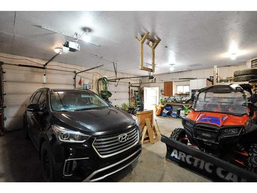 422045 Range Road 25, Rural Ponoka County, AB - Indoor Photo Showing Garage