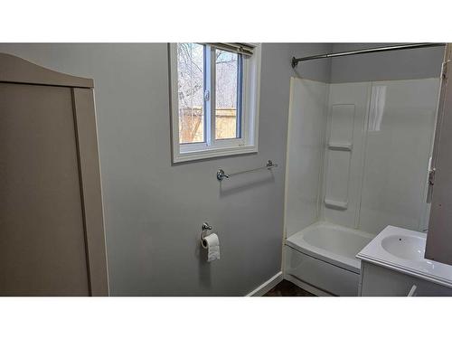 5120 49 Street, Consort, AB - Indoor Photo Showing Bathroom