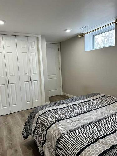 5617 52 Avenue, Lacombe, AB - Indoor Photo Showing Bedroom