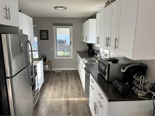 5617 52 Avenue, Lacombe, AB - Indoor Photo Showing Kitchen With Double Sink