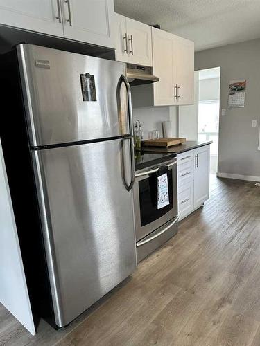 5617 52 Avenue, Lacombe, AB - Indoor Photo Showing Kitchen With Stainless Steel Kitchen