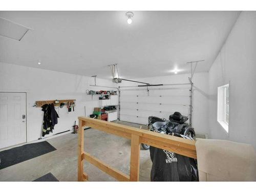 4642 58 Avenue, Rimbey, AB - Indoor Photo Showing Garage